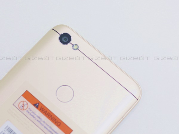 Camera: Responds well in low light conditions