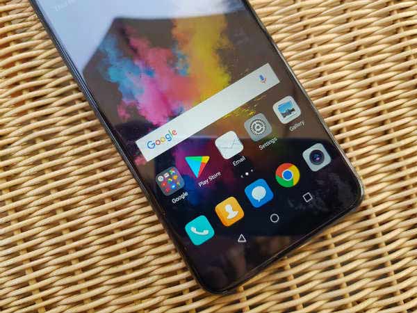 Crisp 5.9-inch FHD+ Display but brightness is an issue