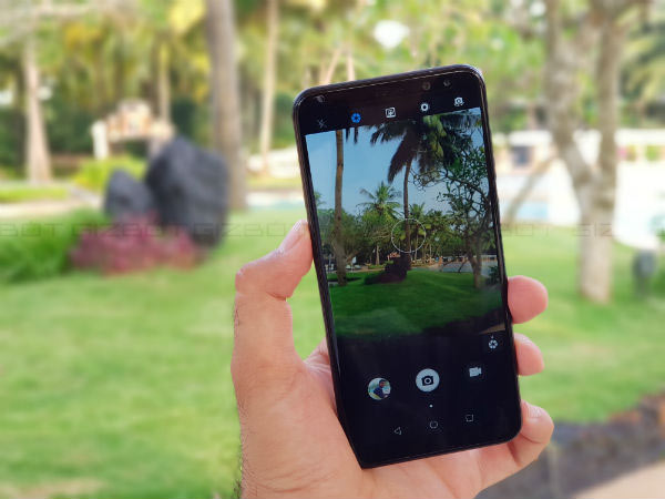 Hardware and Software: Good everyday performer, not a perfect handset for heavy games