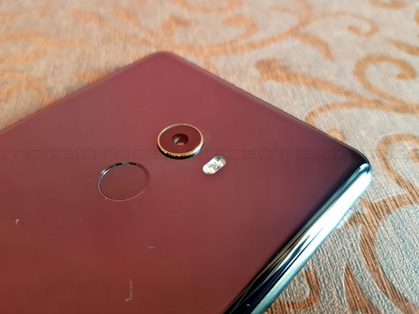 Camera: Feature packed 12MP rear camera but performance is a miss