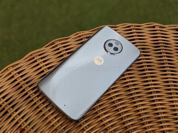 Camera: Dual camera setup with a great camera UI!
