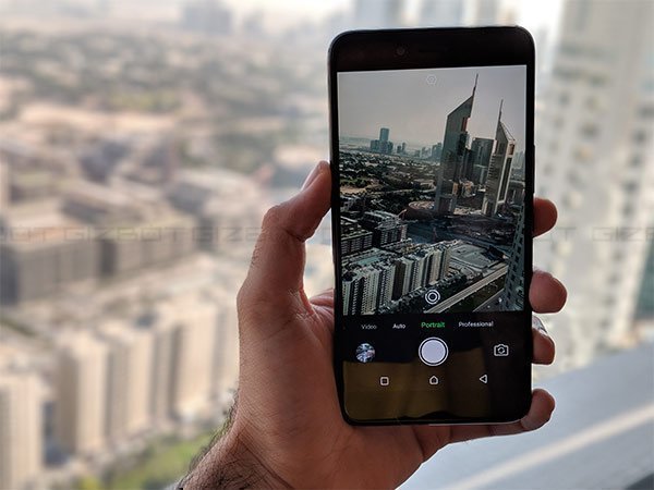 12MP+13MP dual-lens camera setup with 2X optical zoom