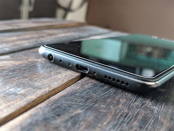  Battery and Connectivity