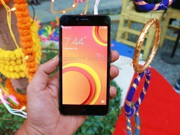 Design: Looks good for its price!