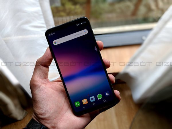 Display: HDR10 enabled vivid OLED screen