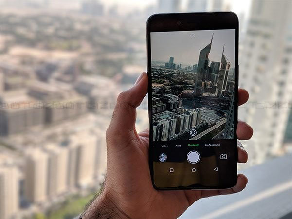 12MP+13MP dual-lens camera setup with 2X optical zoom