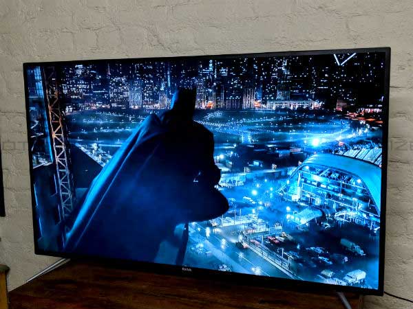 Display: Samsung made UHD panel delivers cinematic experience