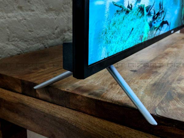 Silver finish Y shaped Table top stand