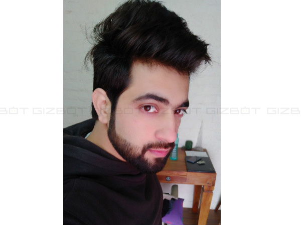 24MP front-facing camera that captures excellent selfies