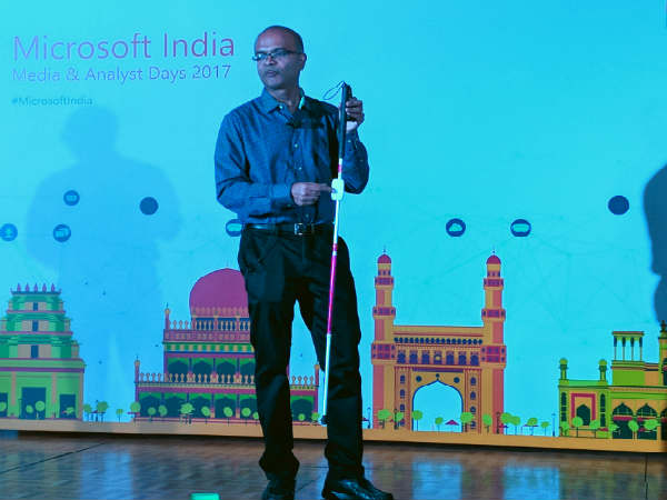 Microsoft aims to make your lock screen informative with its new app Microsoft aims to make your lock screen informative with its new app