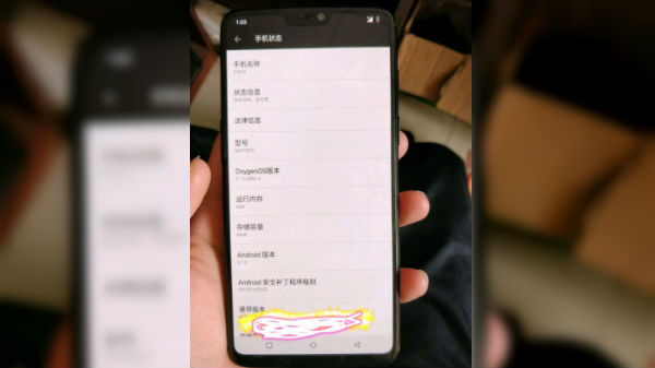 Bezel-less design with iPhone X-like notch