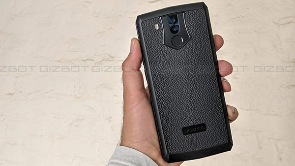 Design: Big, bulky but premium from every angle