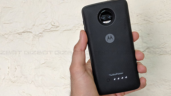 Weak battery supported by bundled Moto mod