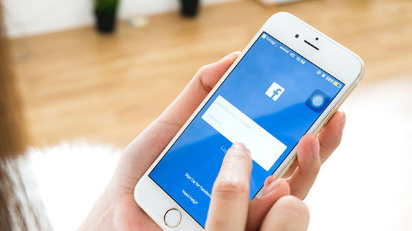 Here's a trick to create Fake WhatsApp and Facebook Conversations