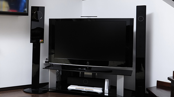 What should you choose between smart features and size?