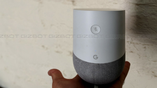 Minimal design and yes it does look like a vase