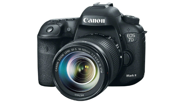 8% off on Canon EOS 7D Mark II Digital SLR Camera