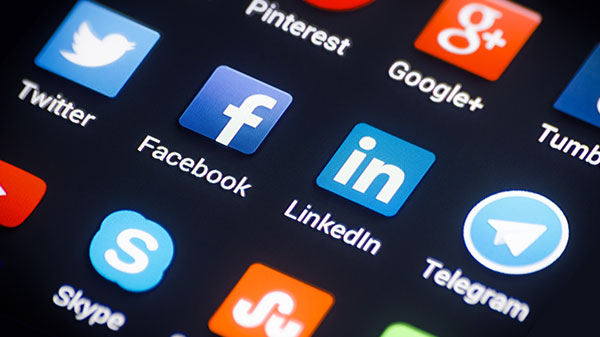 Restricted access to the Mic for background apps