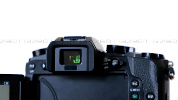 Built-in Live Viewfinder with smart sensor