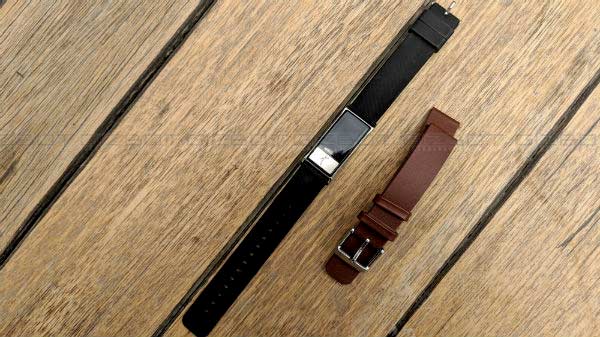 Design: Premium look and feel with the comfortable wearing experience