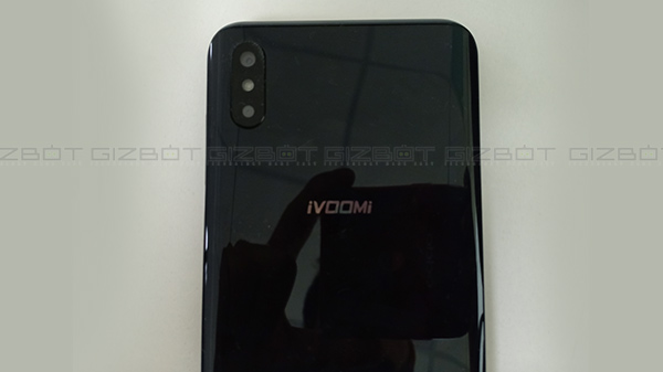 Camera: Dual-lens rear camera setup