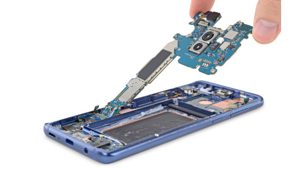 Xiaomi Mi 8 Explorer Edition's transparent back could be a big lie