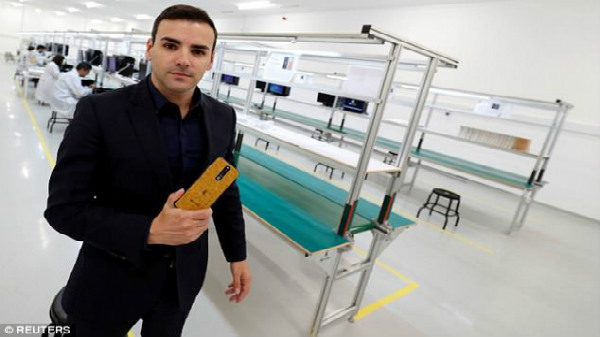 Meet the eco-friendly Android smartphone made of cork