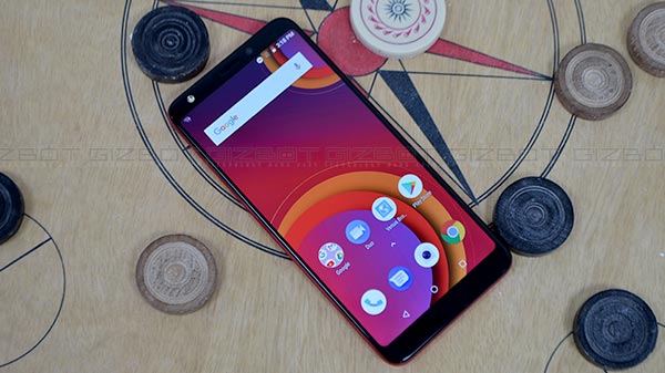 Display: Crisp and vibrant 