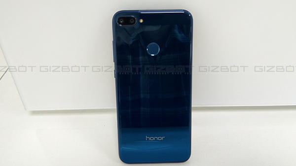 Design: Highly polished glass finish that instantly grabs attention