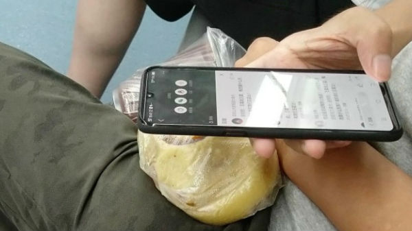 Vivo X23 live images surfaced on web reveals a tiny notch display Vivo X23 live images surfaced on web reveals a tiny notch display