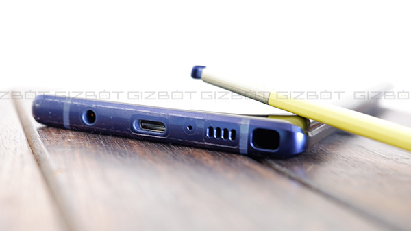 Flagship smartphone in 2018 with a 3.5mm headphone jack 