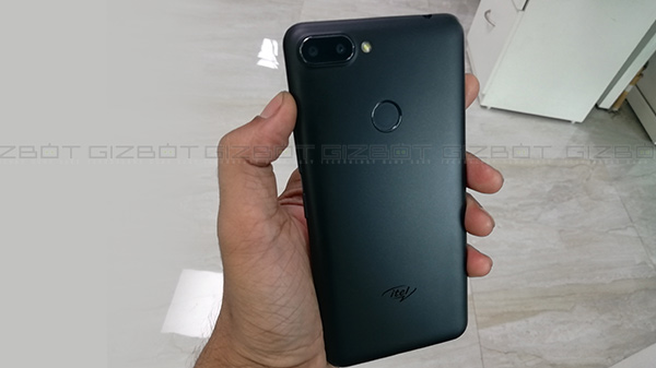 Design: Compact form factor for easy one-hand operation