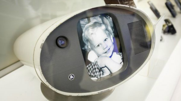 Facebook to soon unveil new video chat device called “Portal”