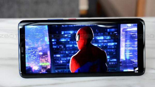 Gorgeous QHD+ AMOLED Screen