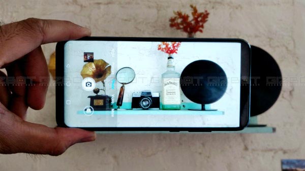 Camera: Underwhelming camera output