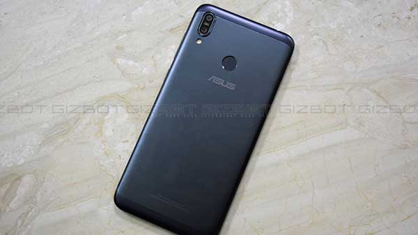 Design: Metallic rear panel encased within a plastic frame