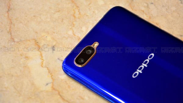 Design: Eye-catchy design but feels cheap in hands