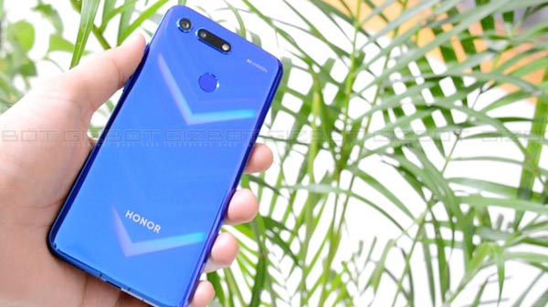 View 20 Shines- Highly reflective Metal-Glass design with Gradient V pattern