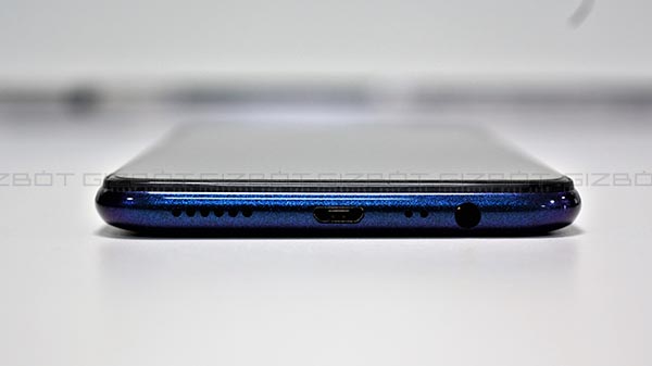 Battery: Lasts one day with moderate usage 