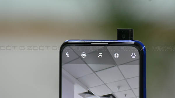 32MP Pop up Selfie Camera steals the show