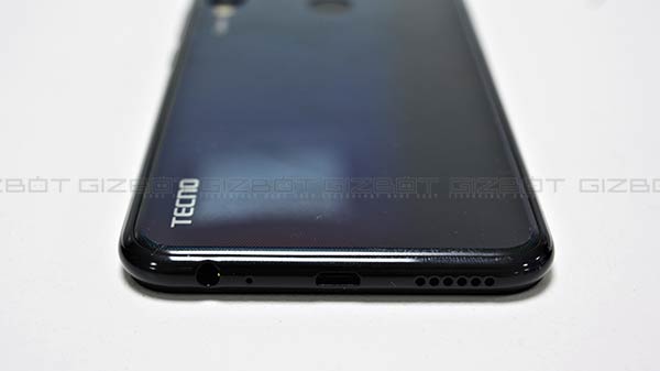 Design: Lightweight with a smudge-prone rear panel