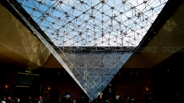 40MP Leica lens plus 20MP ultra-wide angle lens plus 8MP Telephoto lens plus TOF sensor