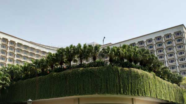 Minor issues in post-processing, no wide-angle lens