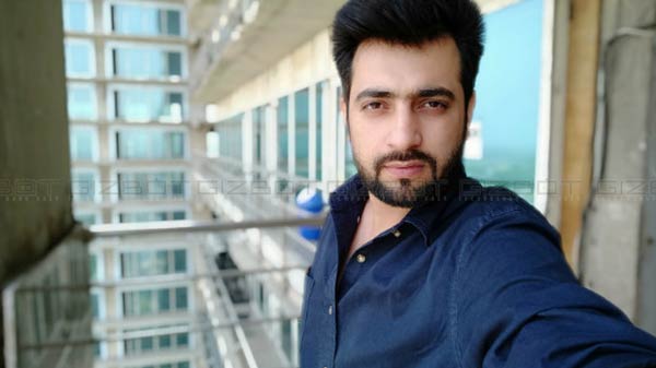 Crisp selfies with vibrant colours in daylight