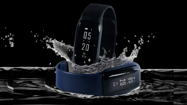 iVooMi FitMe Smart Fitness Band (MRP: Rs 1,699)