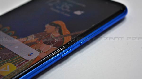 Crisp Display With Narrow Bezels