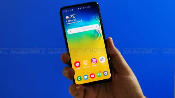 Galaxy S10e Is Incredibly Light And Compact