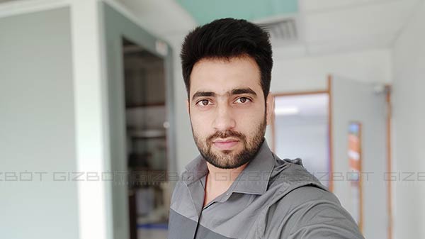 20MP Pop-up Selfie Camera Performance 20MP Pop-up Selfie Camera Performance