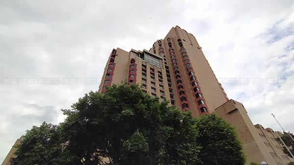 8MP Wide-angle Lens, 2MP Depth Sensor, 4K Video Recording at 60fps