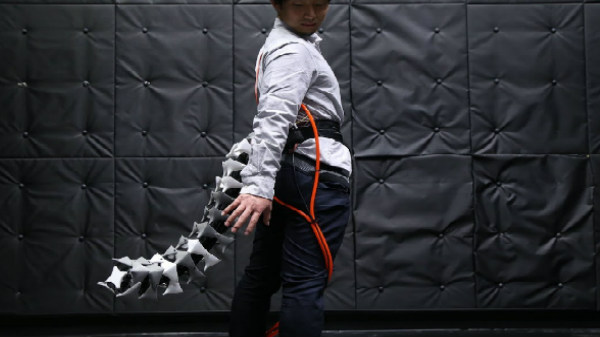 Meet Arque – A Robotic Tail For Humans To Improve Balance And Agility Meet Arque – A Robotic Tail For Humans To Improve Balance And Agility